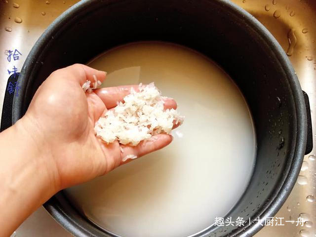  饭店里|今天才知道，蒸米饭时多加这3样东西，米饭香甜松软不粘锅