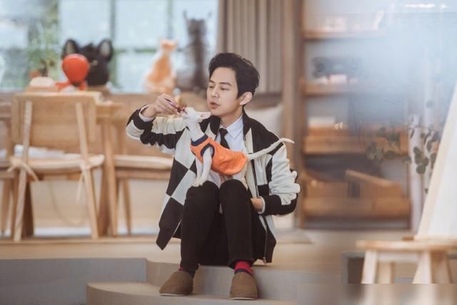 老师|高情商的代表何炅:一个“何老师”的称呼就是对他很好地证明