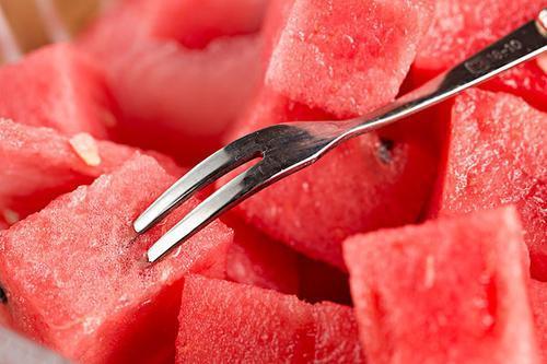 利尿|大热天的吃什么水果西瓜利尿、甜杏开胃,榴莲山竹搭配一起吃