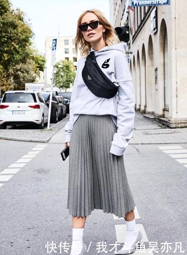 卫衣|卫衣+半裙=早秋最火混搭套路,时髦炸了