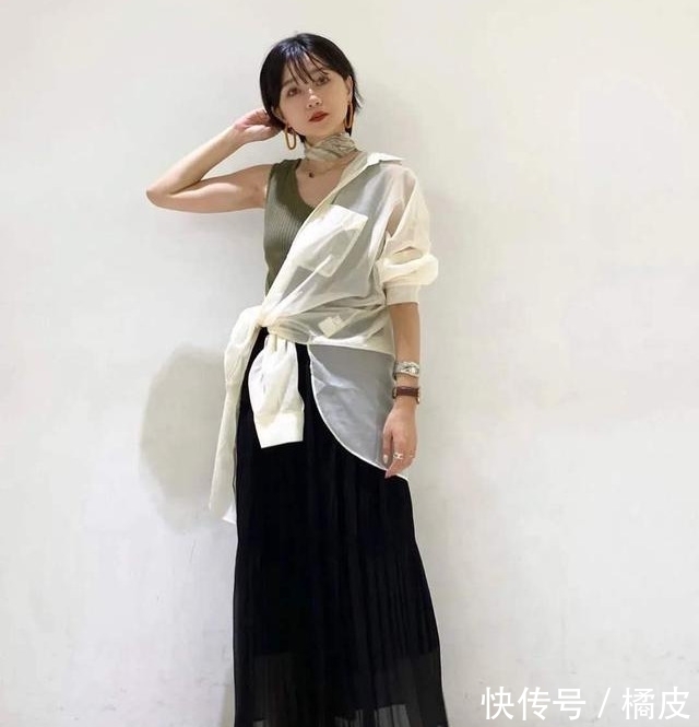 早秋|为什么日本女人都喜欢穿“透视衬衫”?夏末早秋的时髦,全靠它撑