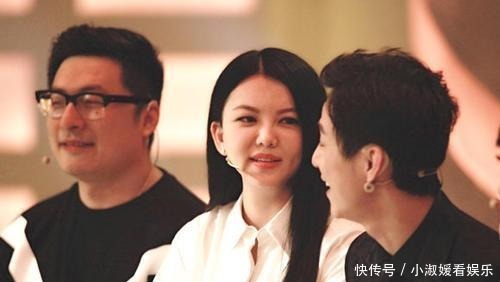 年轻女生亲密举止后,李湘的做法有点意思