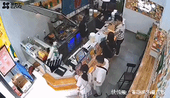 警方|12岁女孩奶茶店内无故被男子一掌扇飞!警方通报来了