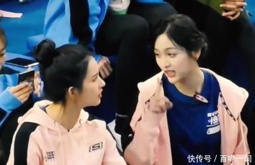 们两|刘些宁早年参加《超新星运动会》,看清邻座是谁,娱乐圈真是一个