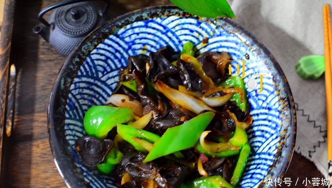 简单|木耳与这两样食材搭配一起炒,简单好吃营养平衡,冬天要多吃