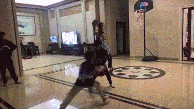 艺高人胆大|搞笑GIF:艺高人胆大,这才是信任