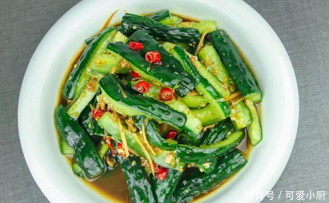 家常|酱拌脆黄瓜的家常做法,酸爽酥脆,十分开胃的一道菜