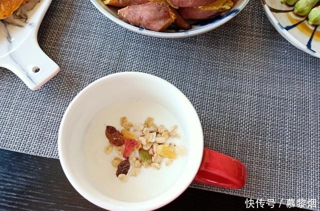 生活|老两口的极简早餐,10分钟上桌,价格不贵吃得舒服,生活美如诗