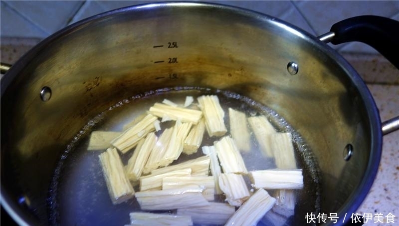 简单|夏季最爱的凉拌腐竹,做法简单,爽口开胃,美味下饭,健脑又瘦身