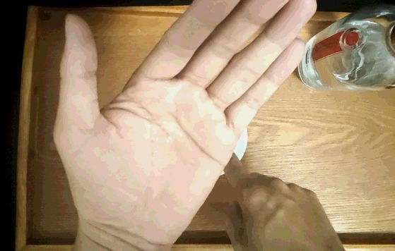 白酒的执行|怎么分辨白酒是不是纯粮食酒?学会这几招,轻松辨别真假白酒