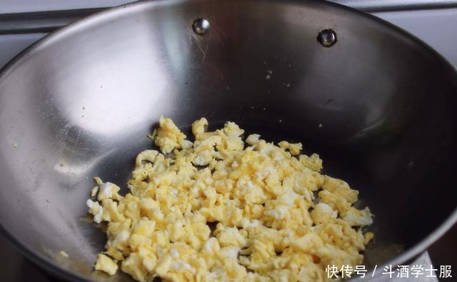  夏天|夏天用这菜包饺子，韭菜芹菜都靠边站，营养解馋，老人孩子都爱吃