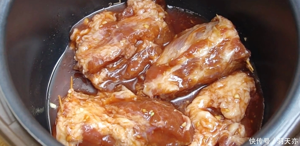 简单|秘制蛋黄叉烧肉,想吃不用买,一口电饭锅就搞定,简单营养又美味