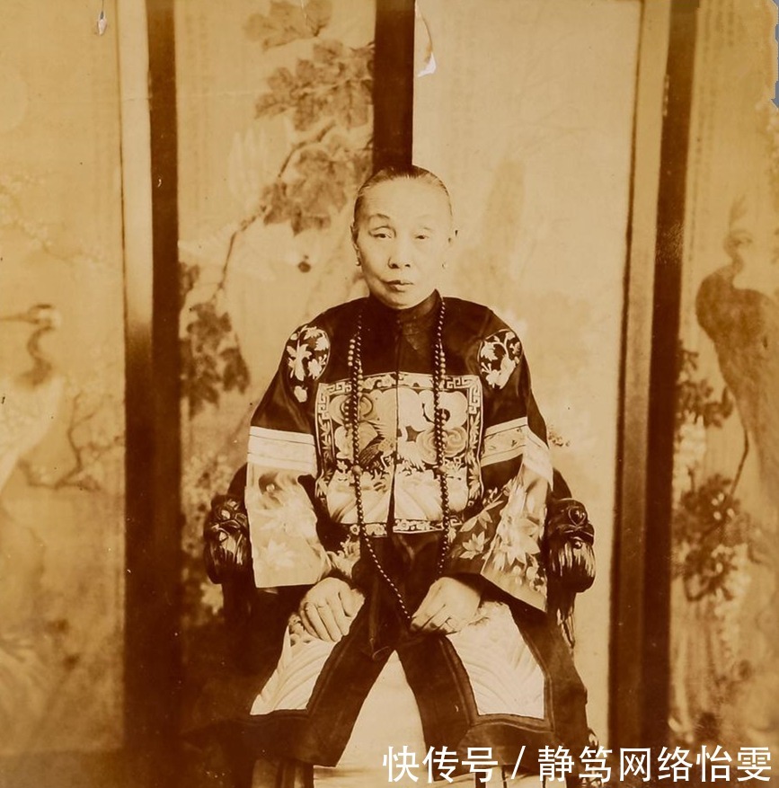 夫人|罕见老照片:穿官服的晚清诰命夫人,霸气十足,网友却感觉瘆人