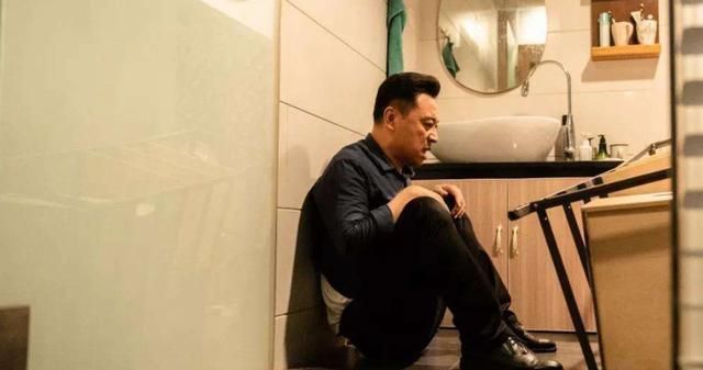 子太|54岁张晞临晒2岁儿子视频,曾吃饭都要赊账,现老来得子太幸福