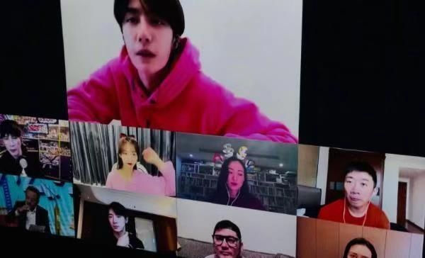 东西|王一博在家录制《天天》,桌子上这东西,像是战哥送的