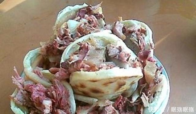 过瘾|烧饼切开,可劲儿往里塞肉,烧饼裹肉与驴肉火烧吃法相仿,忒过瘾