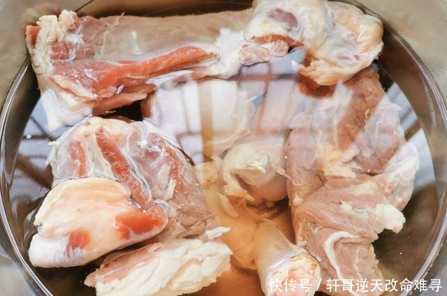 浓肉|做羊肉汤时,千万别乱放调料,记住两点,羊肉汤浓肉香还不膻