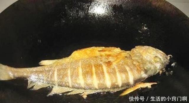 不破|煎鱼时,直接下锅就“废”了,大厨教你3个妙招,鱼皮不破不粘锅