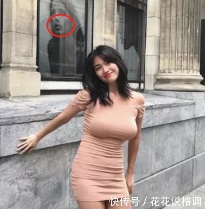  地方|妹子，你可真会选地方拍照啊，笑的好甜啊，后面那个是男是女啊