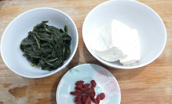 麻叶面条吃|豆腐汤这么做才过瘾,汤汁浓郁,热气腾腾,连喝三碗都不够