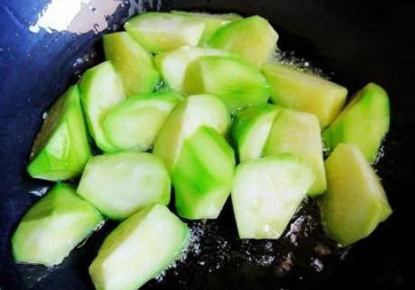  隔天|人称“美人水”，现在吃正当时，简单一煮，女人隔天就吃还美容