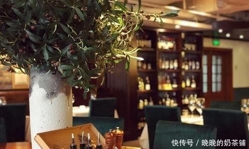 闹笑话|去西餐厅吃饭,服务员端上一盘“巧克力粉”,吃掉是会闹笑话的