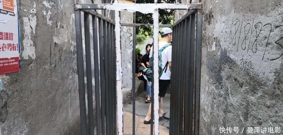  最窄|吃的太饱就回不了学校, 有所大学“最窄校门”拒绝胖子!