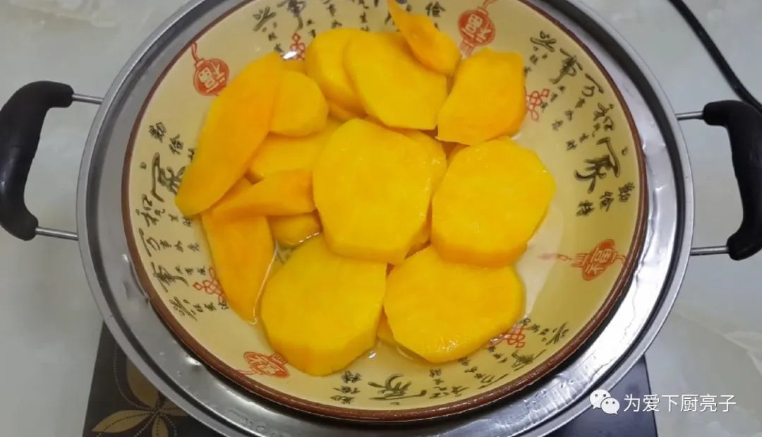 简单|红薯这么做太香了,加1碗面粉,个个松软香甜,出锅孩子们全抢光
