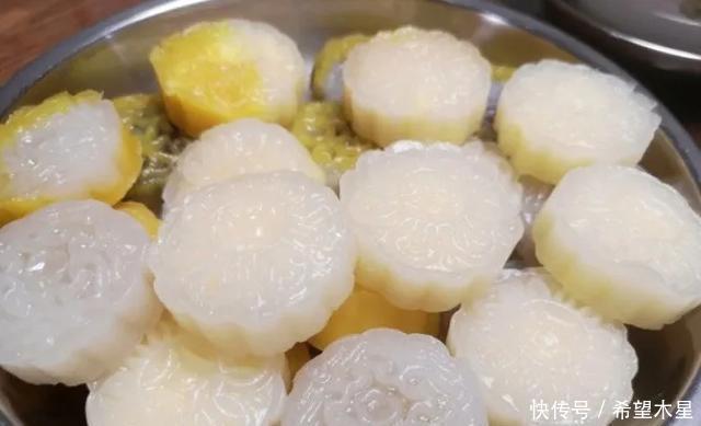 做法|最简单的月饼做法,一蒸一揉就搞定,口感带点爽脆又带点软糯
