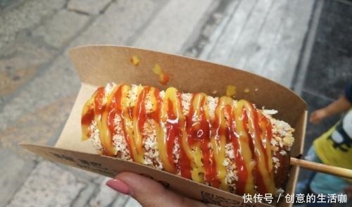 东西|一元一根的香肠,被小伙这样“加工”后,15元一根抢着买不嫌贵