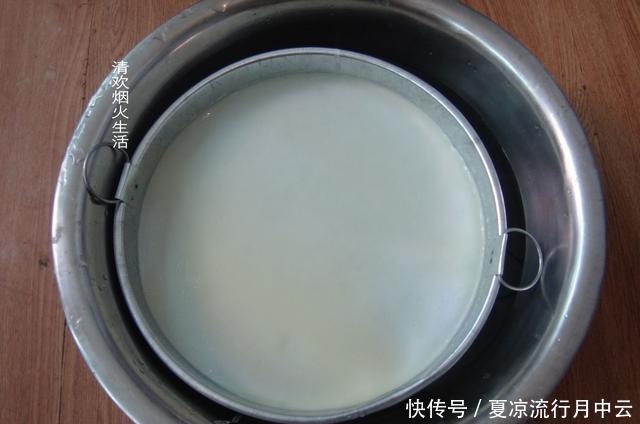  凉皮|凉皮最简单的做法，不揉面，不洗面，口感筋道有嚼劲，一碗吃不够