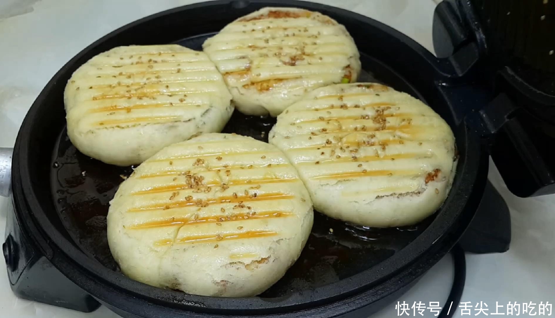 念念不忘|烧饼别买着吃了,加几勺酱料,外皮焦脆又多层,吃过就念念不忘