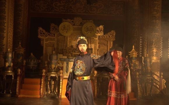  作出|为了挽救大明王朝，崇祯帝作出了许多努力，可惜越努力越悲催