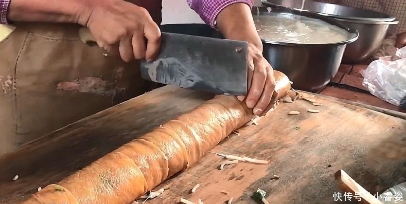 早餐|怪大娘卖“人气”早餐,人均10元随你吃,食客她就不卖给小学生