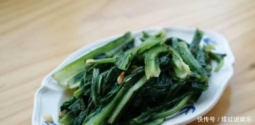 翻炒|清炒油麦菜,要翻炒至油麦菜叶子呈现深绿色