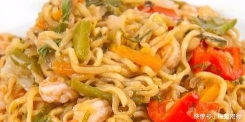  炒面条|面条别做焖面了，蒸一蒸炒一炒，一锅不够吃