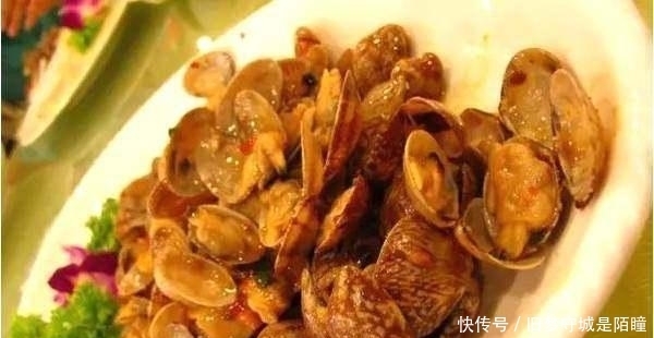 花蛤|美食推荐：鱿鱼烧排骨，黄豆酱炒花蛤，韭菜炒鸭血，红烧肉丸子