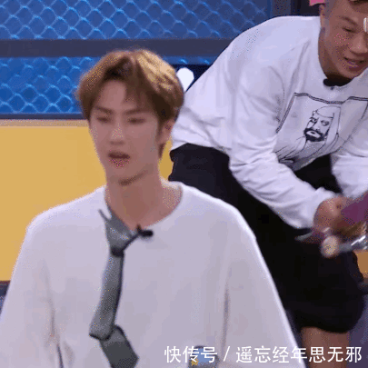  王一博|节目里摔椅子、抛滑板……王一博A爆之后的下一秒……才是神反应啊！