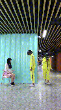 难道|搞笑GIF:这难道就是传说的轻功水上漂吗,这场地也太滑了吧: