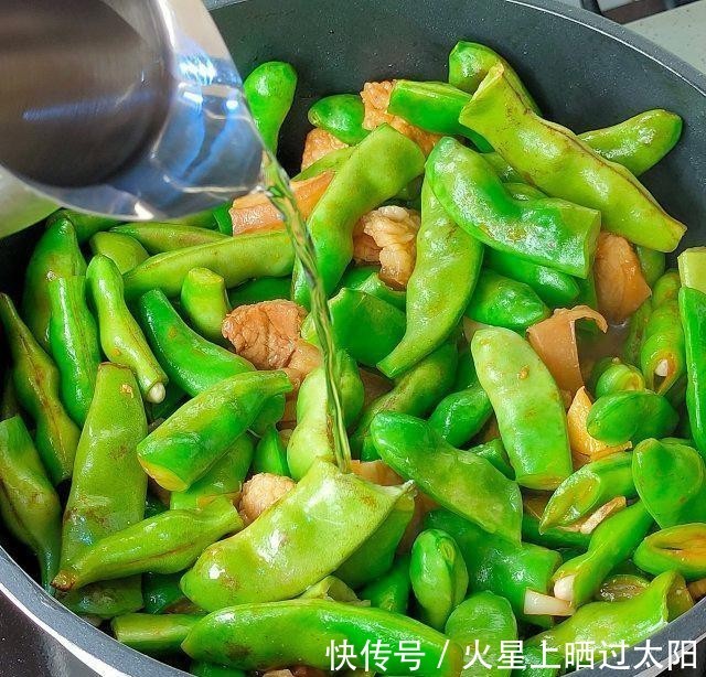  家常菜|五花肉炖油豆，好吃又下饭的家常菜