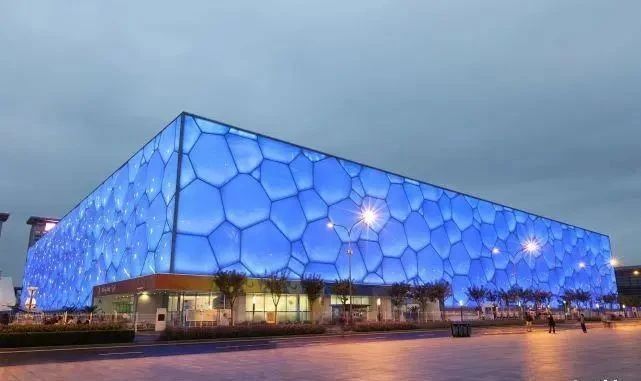  李嘉诚|何鸿燊给水立方捐了1个亿，霍英东捐了2个亿，李嘉诚捐多少呢