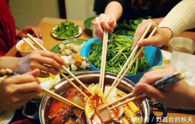 消费|五个女孩去吃火锅,消费不到100元,老板直接把她们加入黑名单