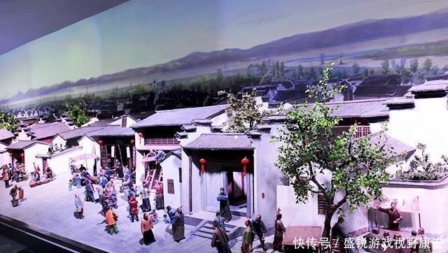 受礼|康熙南巡, 一位老妇人准备下跪接驾, 康熙不敢受礼连忙上前搀扶