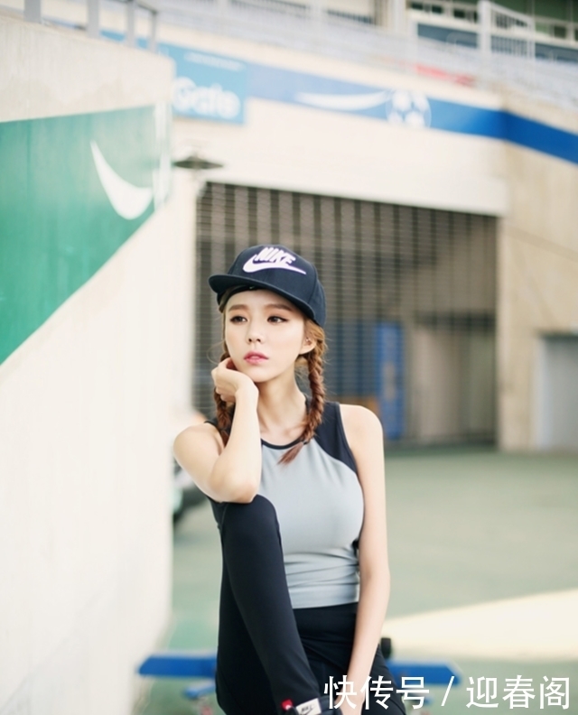 小姐姐|紧身打底裤小姐姐,打造出性感的气质,勾勒出苗条的身材曲线!