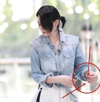  予晒|张馨予晒厨房做饭照，有谁注意她的双手？是否摆拍一目了然