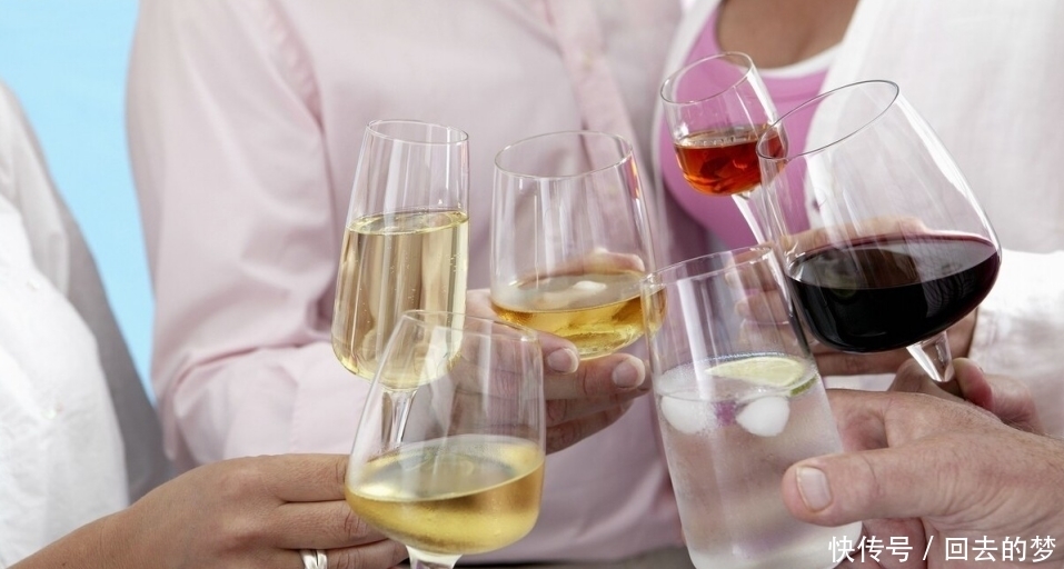 老王|酒局上:“我干了,您随意”,笨蛋才这样说,聪明人都这样做